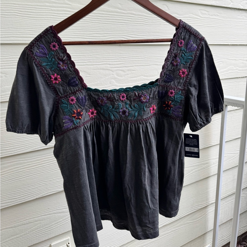 NWT Lucky Brand - Embroidered Gray Blouse with Floral Design - Picture 4 of 7
